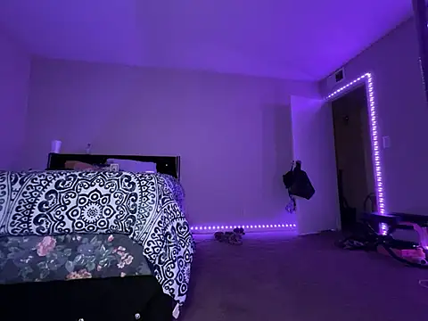 Snapshot of ChocolateTingz chatting on 12/15/24, 05:56 ChocolateTingz online show from 12/15/24, 05:56