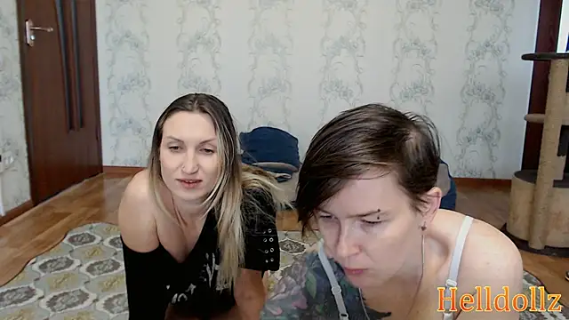 Snapshot of Helldollz chatting on 12/12/24, 08:03 Helldollz online show from 12/12/24, 08:03