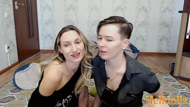 Snapshot of Helldollz chatting on 12/22/24, 07:00 Helldollz online show from 12/22/24, 07:00
