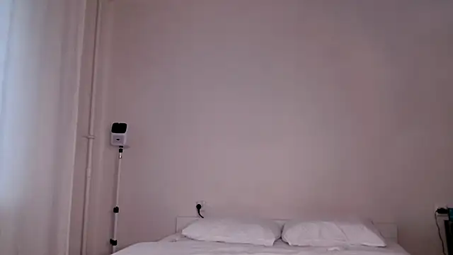 Snapshot of Milky___Way chatting on 10/24/25, 10:36 Milky Way online show from 10/24/25, 10:36