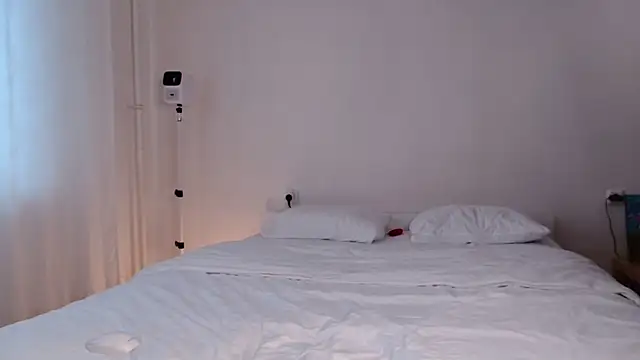 Snapshot of Milky___Way chatting on 03/05/25, 01:06 Milky Way online show from 03/05/25, 01:06