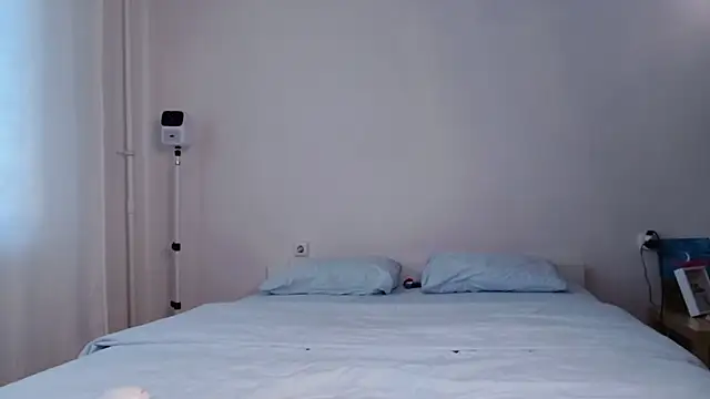 Snapshot of Milky___Way chatting on 02/16/25, 02:21 Milky Way online show from 02/16/25, 02:21