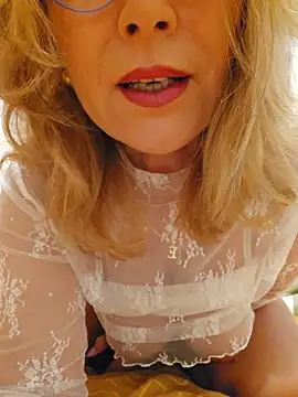 Snapshot of elacoquette chatting on 04/16/26, 02:23 elacoquette online show from 04/16/26, 02:23