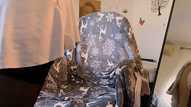 Snapshot of elacoquette chatting on 04/03/26, 02:12 elacoquette online show from 04/03/26, 02:12