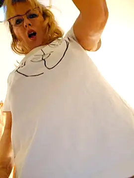 Snapshot of elacoquette chatting on 03/22/26, 05:21 elacoquette online show from 03/22/26, 05:21