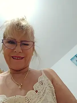 Snapshot of elacoquette chatting on 06/29/26, 02:29 elacoquette online show from 06/29/26, 02:29