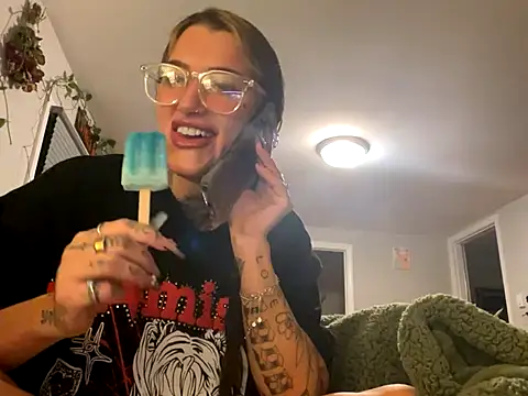 lexymarie online show from 10/27/25, 01:39