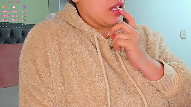 Kyllie B online show from 11/25/25, 02:34