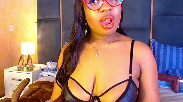 CaseyMoon online show from 12/05/25, 12:37