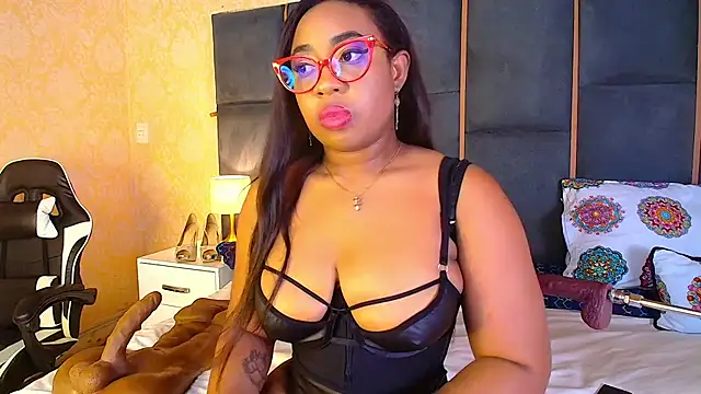 CaseyMoon online show from 11/05/25, 12:19