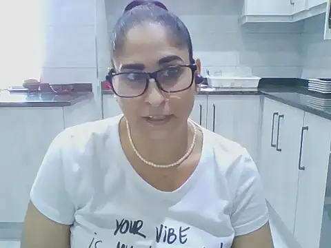 Snapshot of Indiankushy chatting on 06/23/26, 02:15 Indiankushy online show from 06/23/26, 02:15