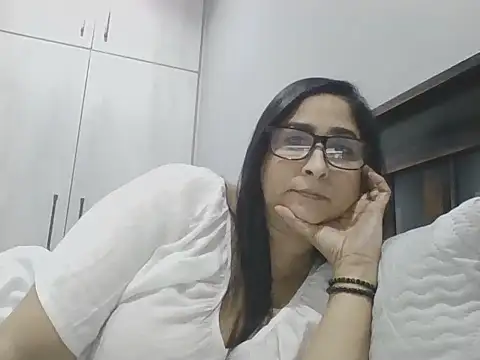Snapshot of Indiankushy chatting on 07/18/26, 05:21 Indiankushy online show from 07/18/26, 05:21
