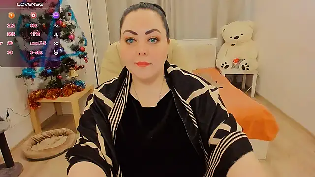 Nina Hopper online show from 12/17/25, 12:54