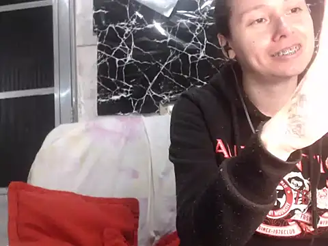 Venusluxodomme online show from 06/07/26, 02:28