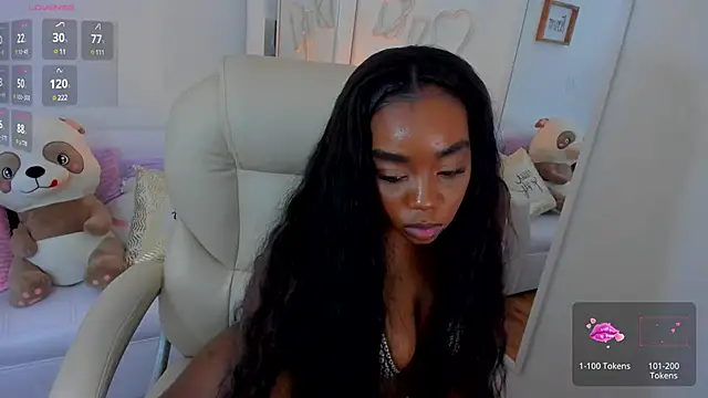 Snapshot of zobe_love chatting on 03/21/25, 11:23 zobe love online show from 03/21/25, 11:23