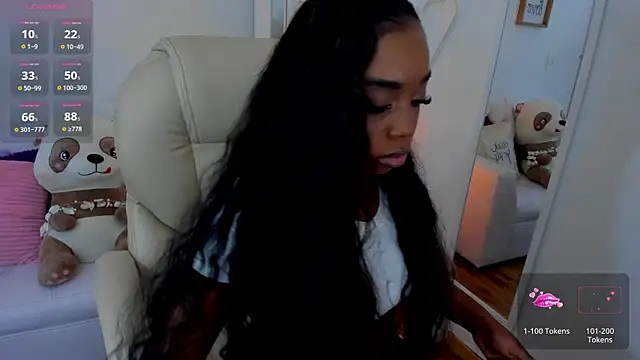 Snapshot of zobe_love chatting on 02/18/25, 04:14 zobe love online show from 02/18/25, 04:14