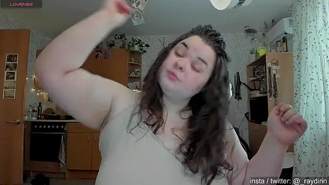 Snapshot of Raydirin chatting on 10/15/25, 01:19 Raydirin online show from 10/15/25, 01:19