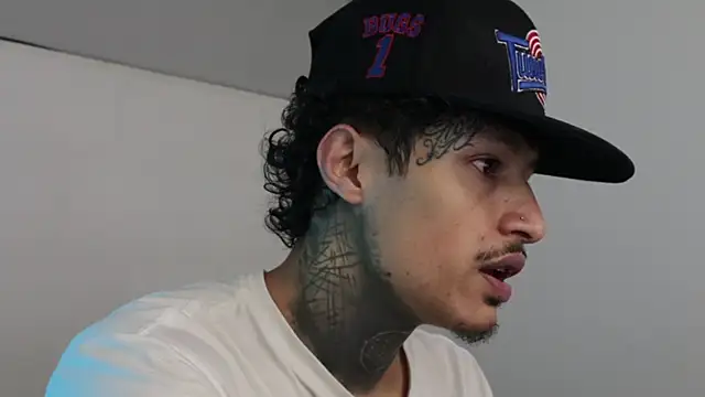 Snapshot of trieone chatting on 03/05/25, 04:13 trieone online show from 03/05/25, 04:13