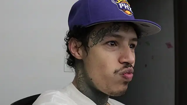 Snapshot of trieone chatting on 11/29/25, 07:52 trieone online show from 11/29/25, 07:52