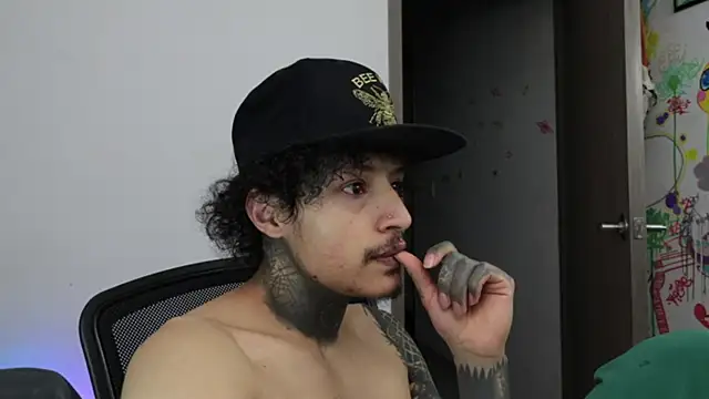 trieone online show from 02/26/26, 01:49