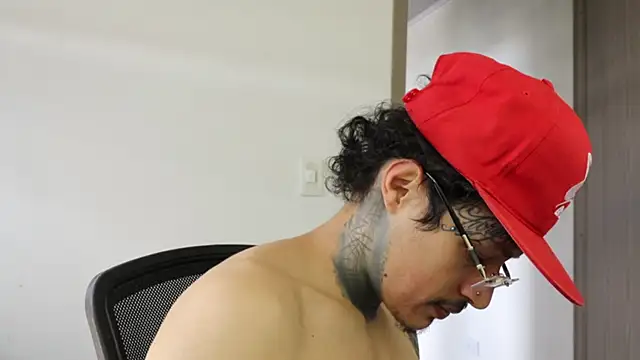 Snapshot of trieone chatting on 09/25/25, 05:52 trieone online show from 09/25/25, 05:52