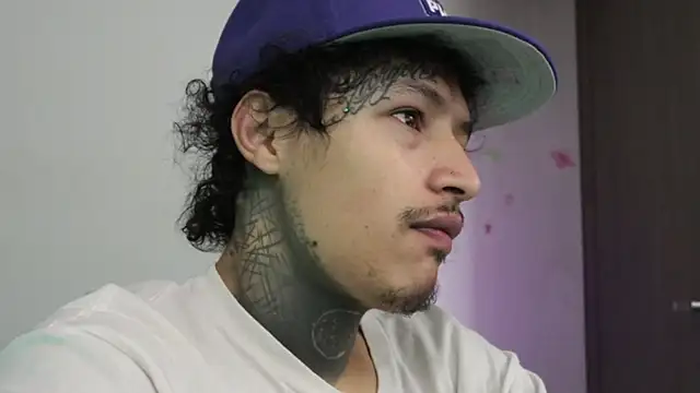 Snapshot of trieone chatting on 12/19/25, 01:13 trieone online show from 12/19/25, 01:13