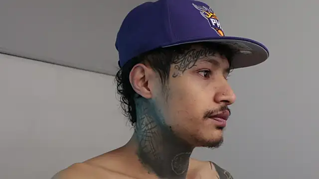 Snapshot of trieone chatting on 02/25/25, 10:59 trieone online show from 02/25/25, 10:59