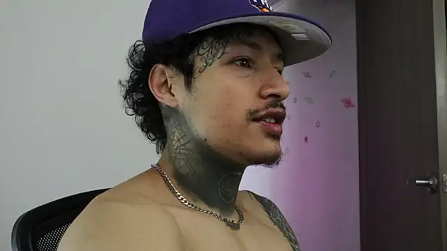 Snapshot of trieone chatting on 09/17/25, 02:41 trieone online show from 09/17/25, 02:41