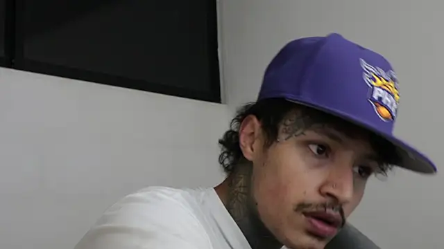 Snapshot of trieone chatting on 03/23/25, 02:37 trieone online show from 03/23/25, 02:37