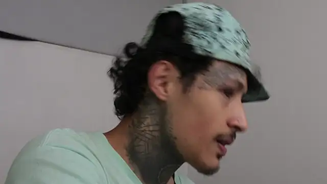 Snapshot of trieone chatting on 03/20/25, 02:19 trieone online show from 03/20/25, 02:19