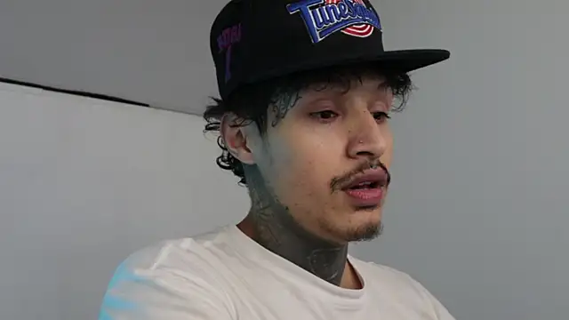 Snapshot of trieone chatting on 02/13/25, 04:11 trieone online show from 02/13/25, 04:11