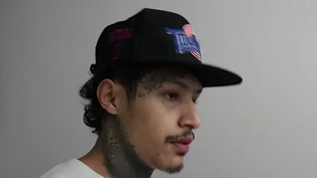 Snapshot of trieone chatting on 02/20/25, 09:44 trieone online show from 02/20/25, 09:44