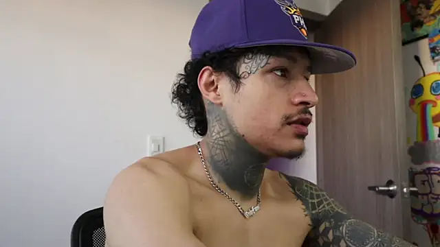 Snapshot of trieone chatting on 09/23/25, 10:55 trieone online show from 09/23/25, 10:55