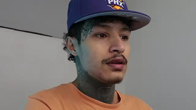 Snapshot of trieone chatting on 02/15/25, 04:36 trieone online show from 02/15/25, 04:36