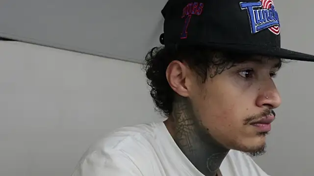 Snapshot of trieone chatting on 03/22/25, 04:14 trieone online show from 03/22/25, 04:14