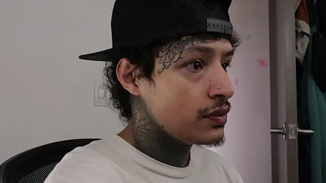 Snapshot of trieone chatting on 09/13/25, 11:54 trieone online show from 09/13/25, 11:54