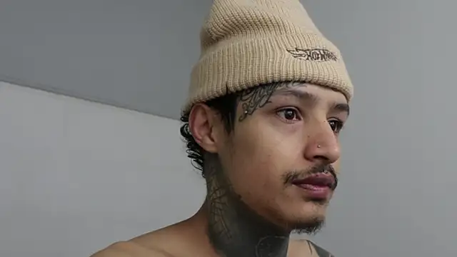 Snapshot of trieone chatting on 01/14/25, 05:51 trieone online show from 01/14/25, 05:51