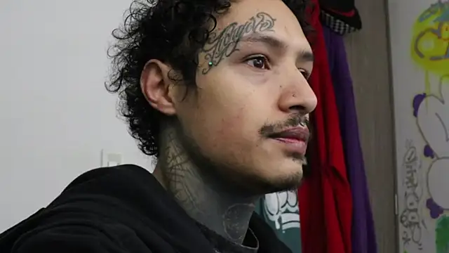 Snapshot of trieone chatting on 10/30/25, 08:56 trieone online show from 10/30/25, 08:56