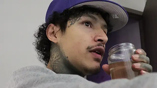 Snapshot of trieone chatting on 11/20/25, 03:51 trieone online show from 11/20/25, 03:51