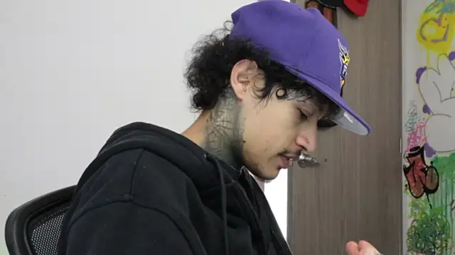 trieone online show from 02/11/26, 01:22