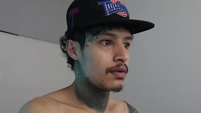 Snapshot of trieone chatting on 02/26/25, 02:59 trieone online show from 02/26/25, 02:59