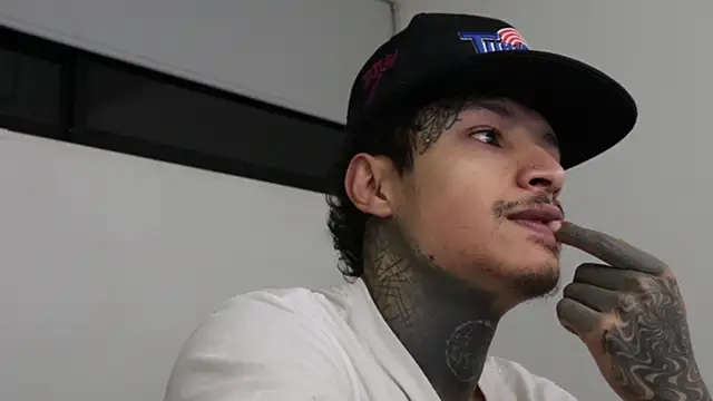 Snapshot of trieone chatting on 01/11/25, 05:10 trieone online show from 01/11/25, 05:10