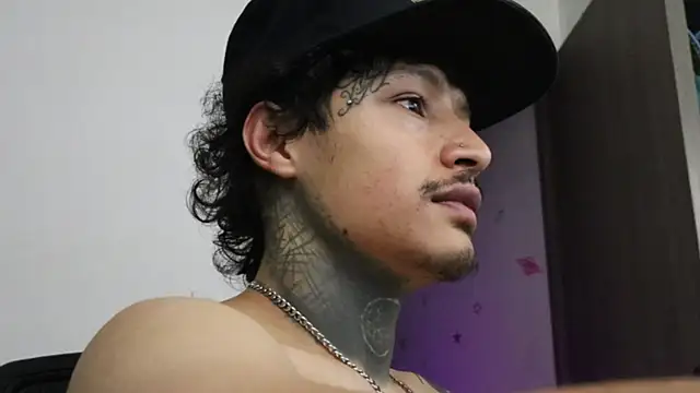 Snapshot of trieone chatting on 10/16/25, 11:13 trieone online show from 10/16/25, 11:13