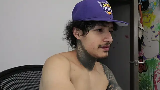 trieone online show from 02/18/26, 01:47