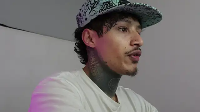 Snapshot of trieone chatting on 03/06/25, 04:19 trieone online show from 03/06/25, 04:19