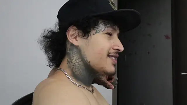 trieone online show from 02/12/26, 01:27