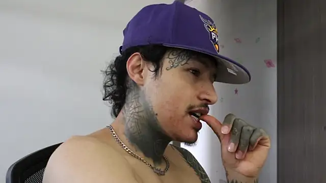 Snapshot of trieone chatting on 09/24/25, 05:19 trieone online show from 09/24/25, 05:19