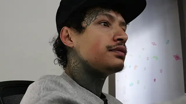 Snapshot of trieone chatting on 10/20/25, 12:06 trieone online show from 10/20/25, 12:06