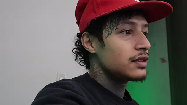 Snapshot of trieone chatting on 12/15/25, 10:43 trieone online show from 12/15/25, 10:43