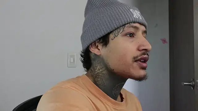 Snapshot of trieone chatting on 09/15/25, 02:39 trieone online show from 09/15/25, 02:39